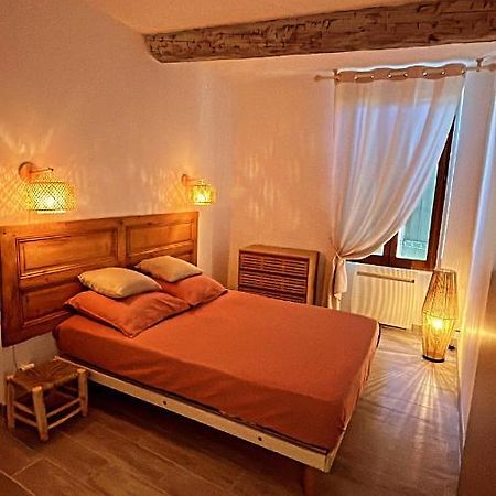 Appartement T2 Centre Village Cucuron Ngoại thất bức ảnh
