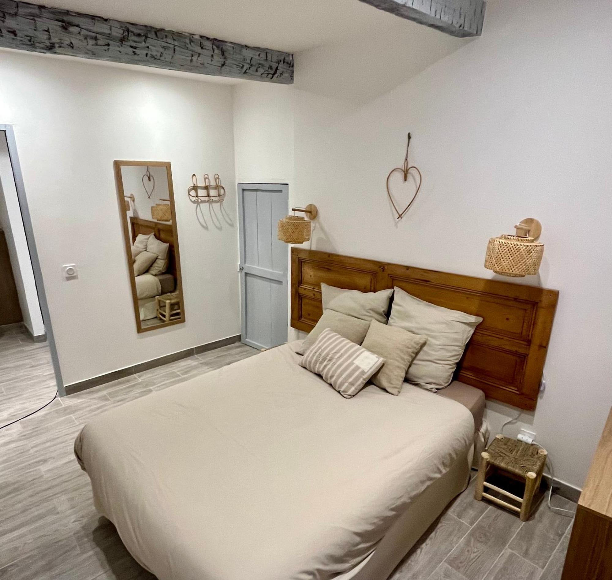 Appartement T2 Centre Village Cucuron Ngoại thất bức ảnh