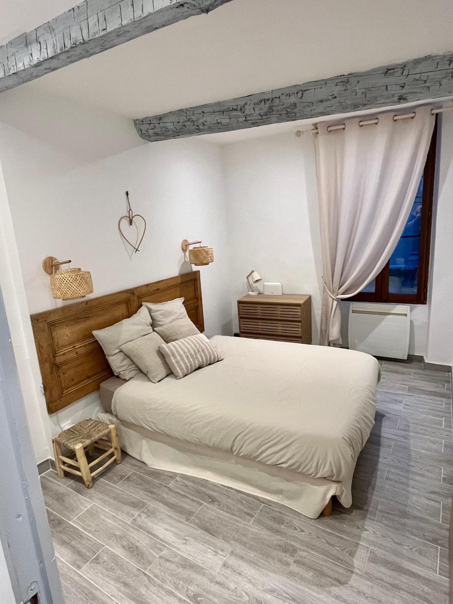 Appartement T2 Centre Village Cucuron Ngoại thất bức ảnh